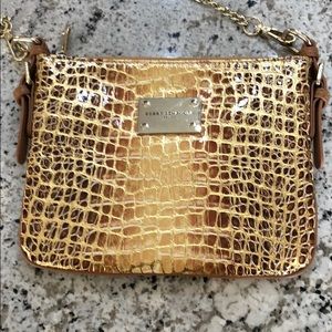 Highland park honey gold messenger crossbody bag
